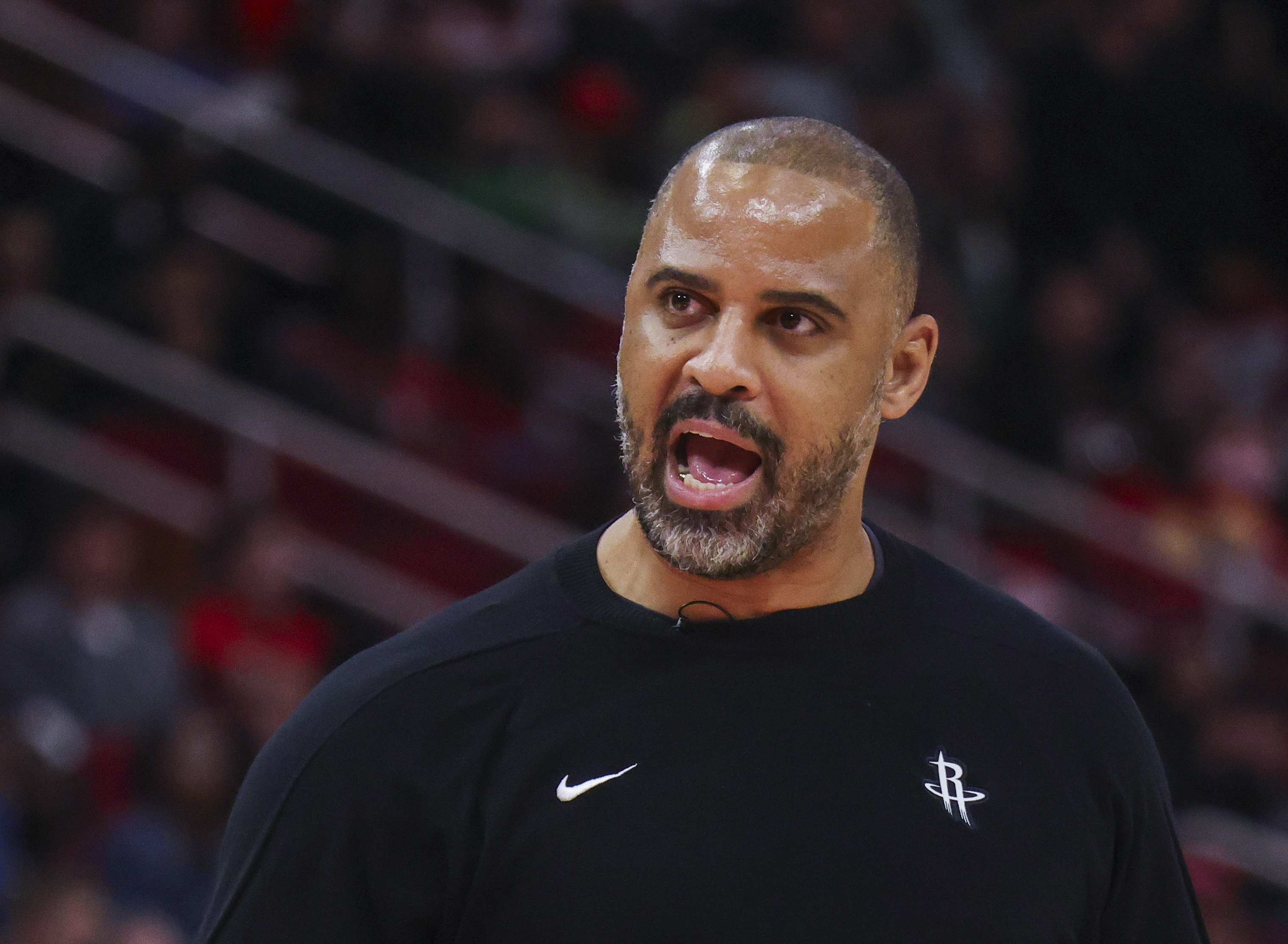 开云体育APP-乌度卡谈获胜：三节末四节初的5-6分钟定胜势 期间我们打得很努力