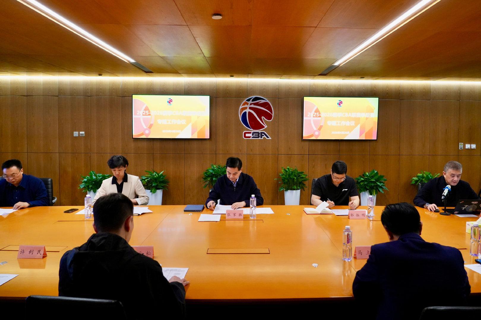 kaiyun-CBA季后赛会议!半决赛后安排6至7名外籍裁判,促进球员裁判提升